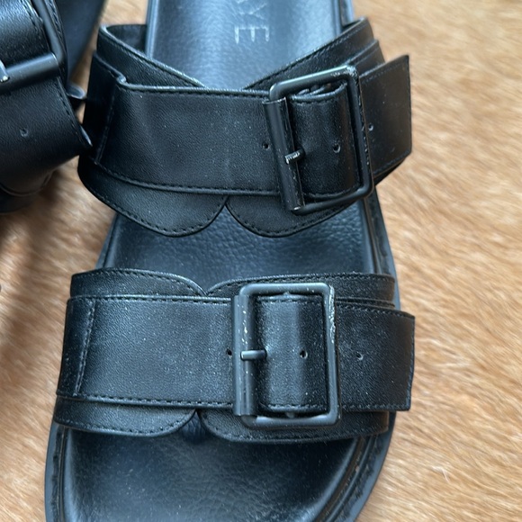 Rate Arlo Sandal in Black - Picture 3 of 12